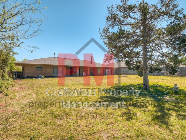 Building Photo - 13601 Pinehurst Rd
