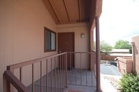 Building Photo - Recently Remodeled 2 Bedroom 2 Bath Condo! Close to the U of A!