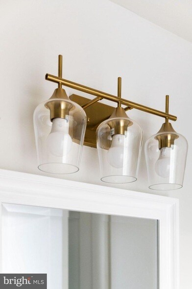 Building Photo - 113 Clifford Ave