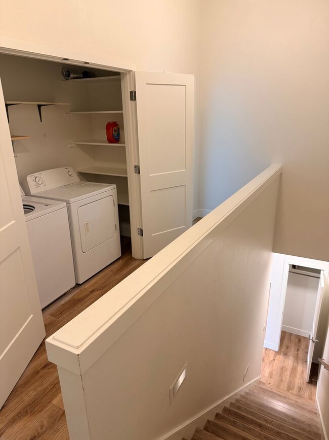 Building Photo - 4 bed/3.5 Bath Townhouse in Richmond Neigh...