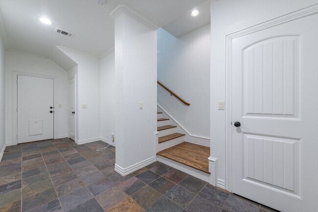 Building Photo - Beautiful Tuscan feel Condo Lower Greenville area