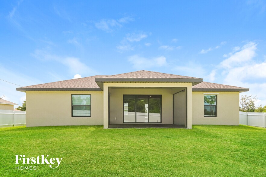 Building Photo - 1806 NE 2nd Ave