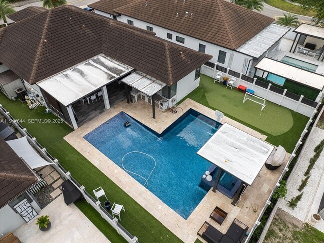 Building Photo - 1550 SW 89th Ct