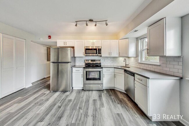 Building Photo - 551 N Ridge-105