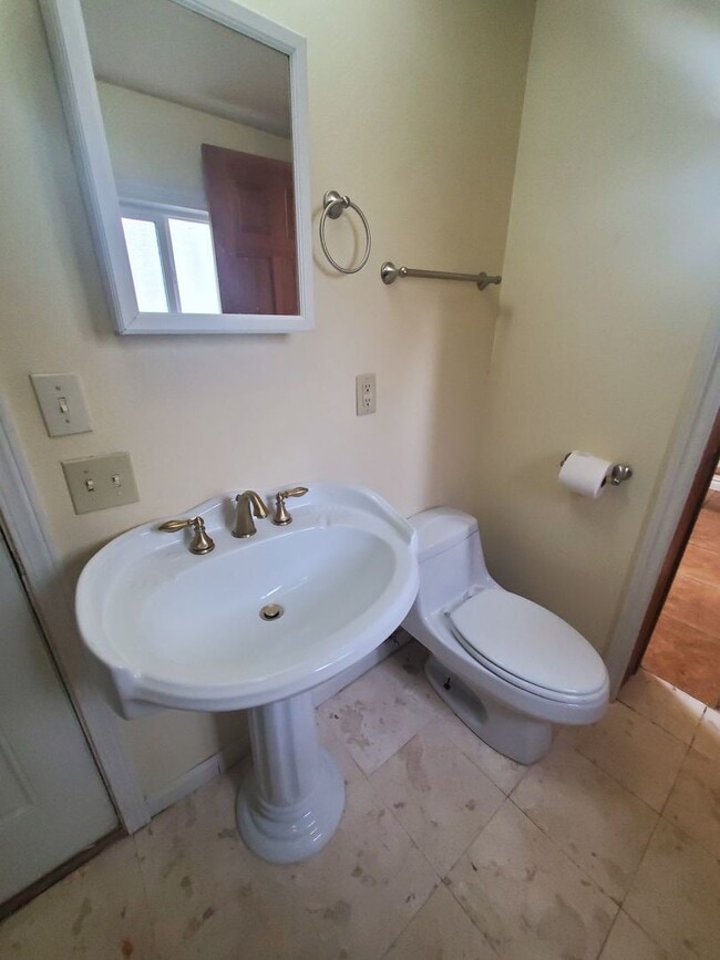 Building Photo - 1129 1/2 West 16th St., Port Angeles, WA 98362