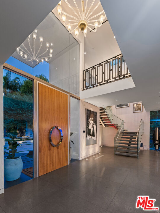 Building Photo - 1111 Sierra Alta Way