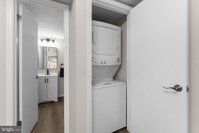 Building Photo - 3484 Legere Ct