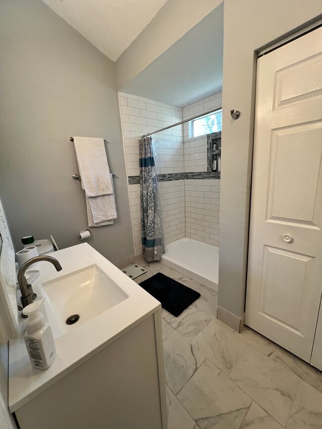 Master bathroom - 2025 Hempstead Dr