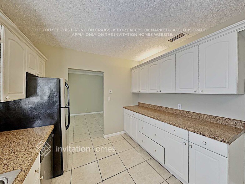 Building Photo - 10940 NW 21st St