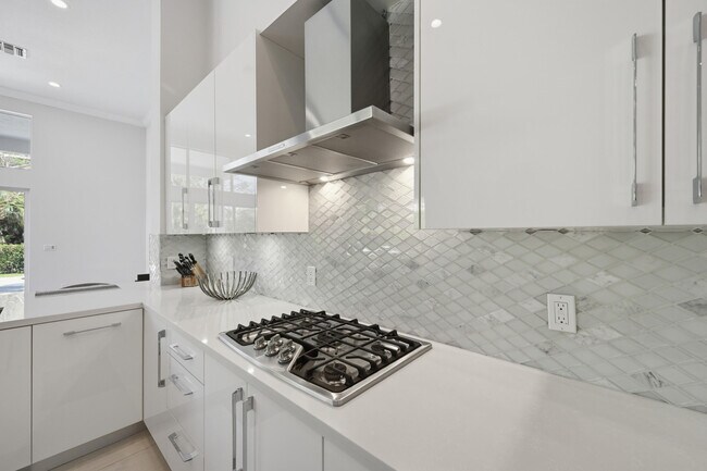 Building Photo - 5006 NW 24th Cir