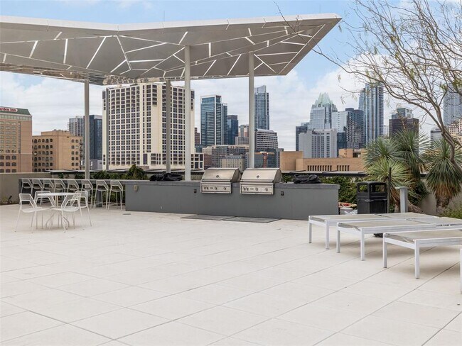 Building Photo - 800 Embassy Dr