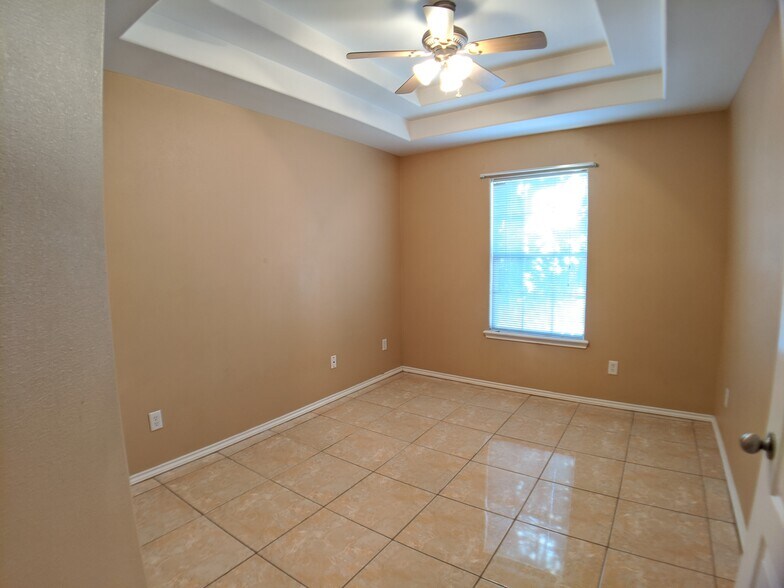 Building Photo - 808 W Arroyo Park Ln