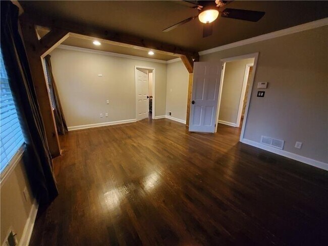 Building Photo - 4615 Mystic Dr NE