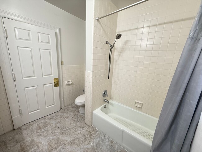 Building Photo - Well-Maintained 4-Bedroom Home with Historical Charm Near Downtown Jackson