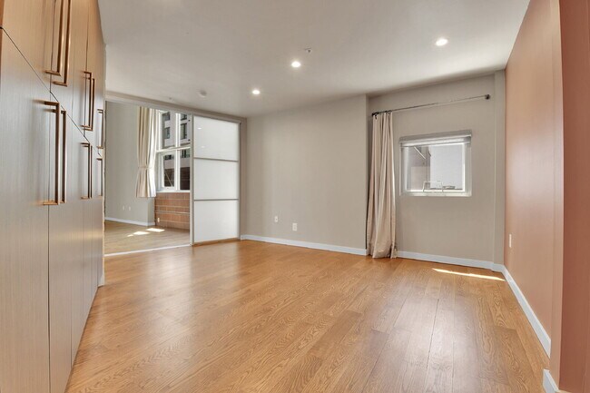 Building Photo - $3,100 - 2 Bed, 2 Bath Lofted Condo in Den...