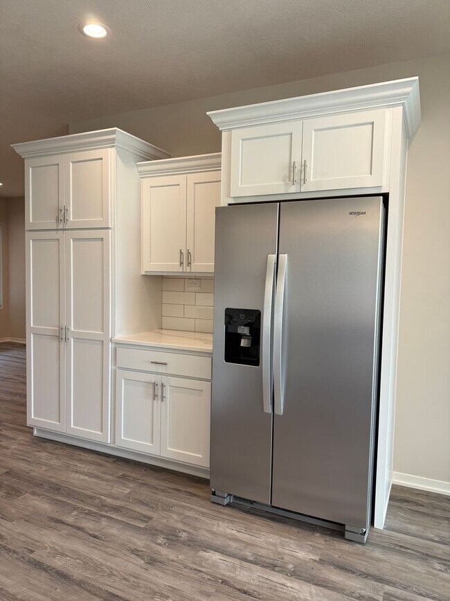 Building Photo - 7013 Claystone Dr