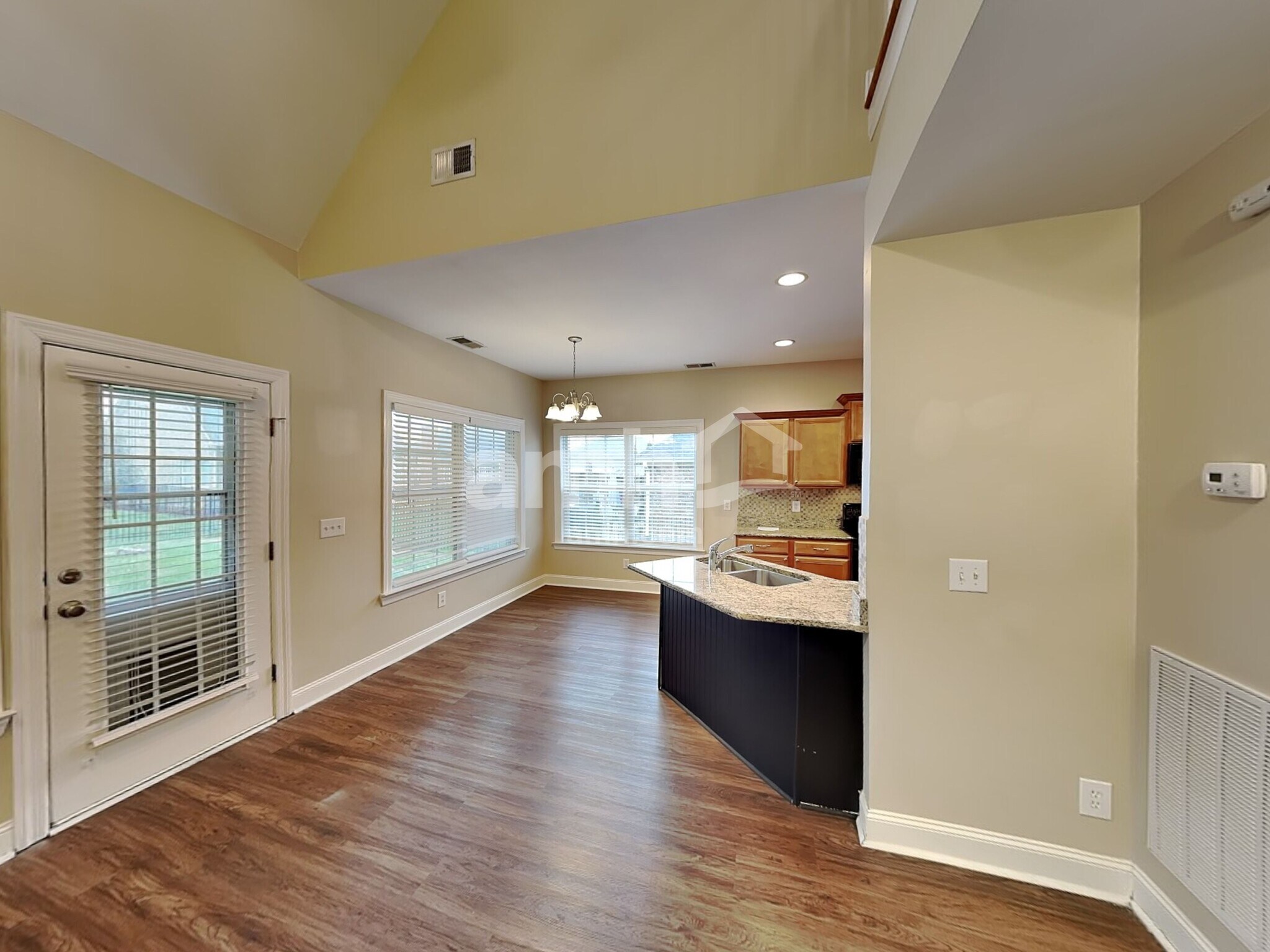 Building Photo - 4013 Lilac Ln