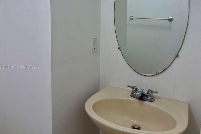 Building Photo - 2311 SE 24th Ct