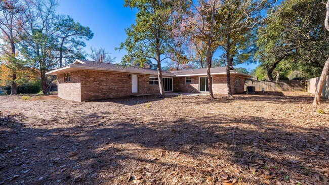 Building Photo - 1 Stafford Cir NE