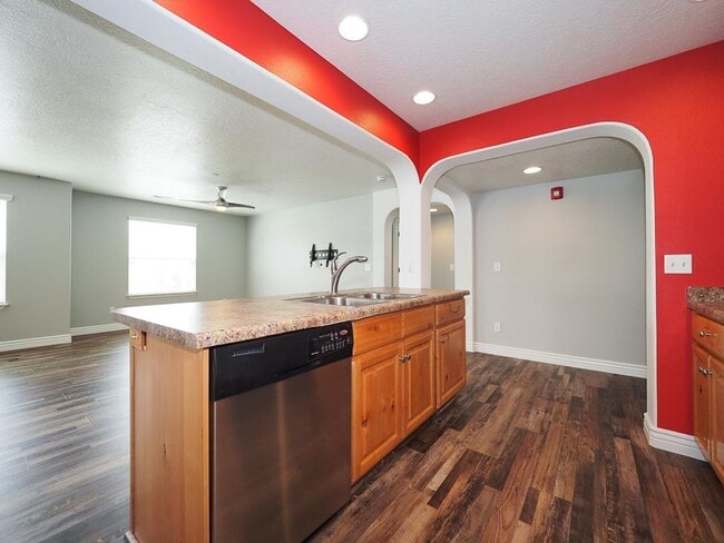 Building Photo - Beautiful Daybreak Condo