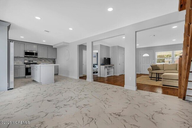 Building Photo - 1143-1145-1145 Roe Ave