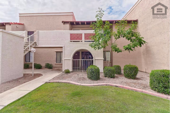 Building Photo - 2Bed/2Bath Condo at Thunderbird Rd/59th Ave! Ready for Immediate Move-In!