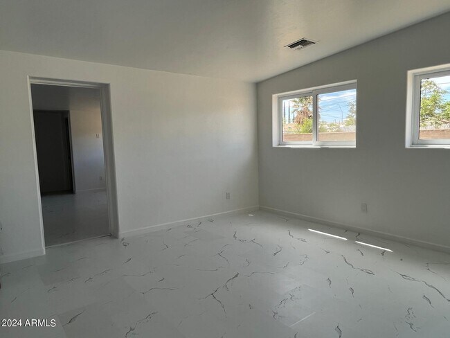 Building Photo - 1421 11th St