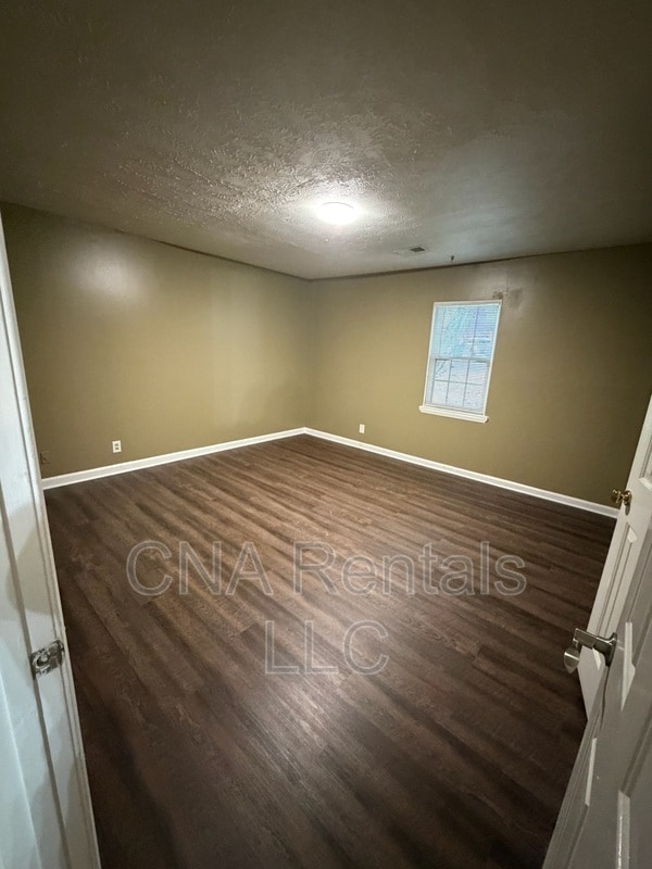 Building Photo - 901 Westland Dr SW