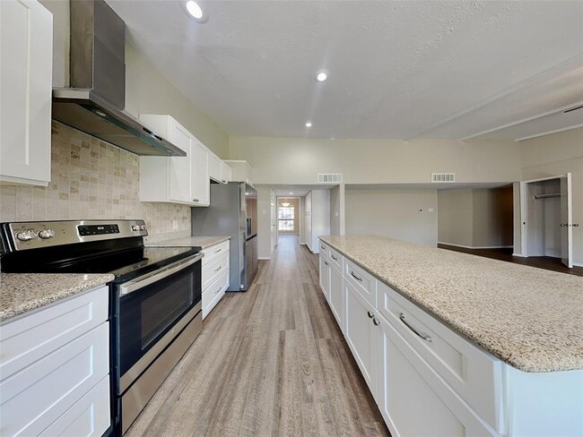 Building Photo - 5618 Hickory Forest Dr