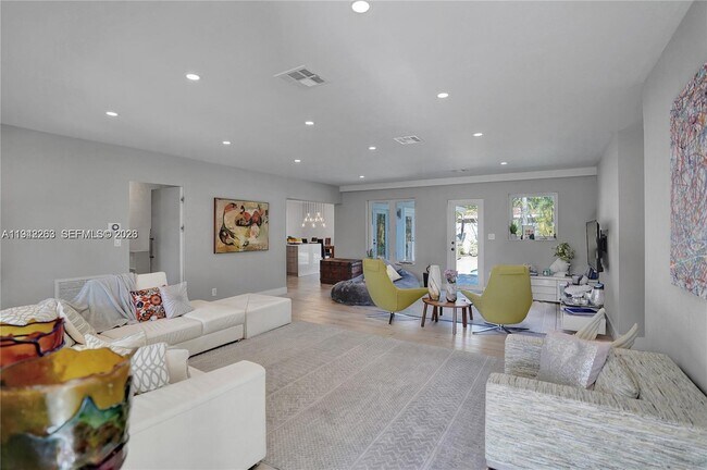 Building Photo - 2011 NE 31st Ct