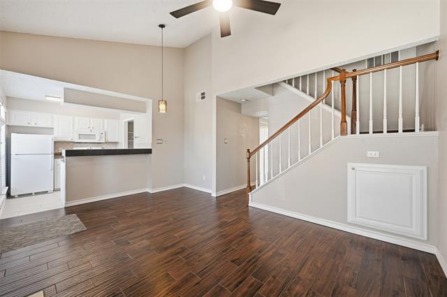 Building Photo - 1471 Meadowood Village Dr