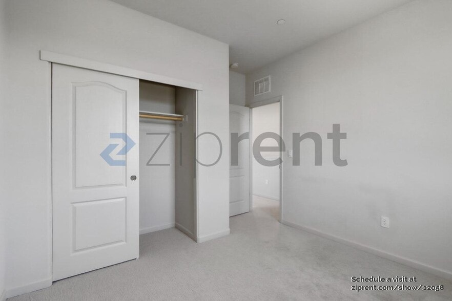 Building Photo - Unit