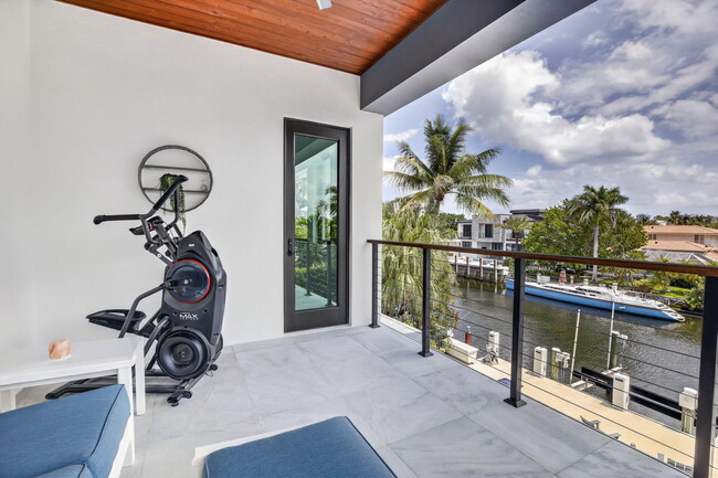 Building Photo - 334 Isle of Capri Dr