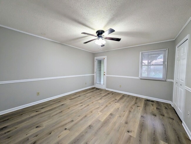 Building Photo - 500 Forest Dr