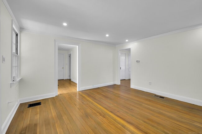 Building Photo - 945 Glastonbury Turnpike