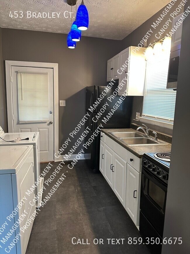 Building Photo - 453 Bradley Ct