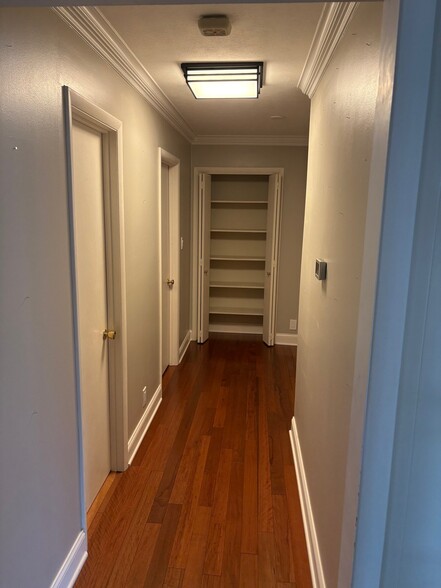 Building Photo - 7600 Quail Dr SW