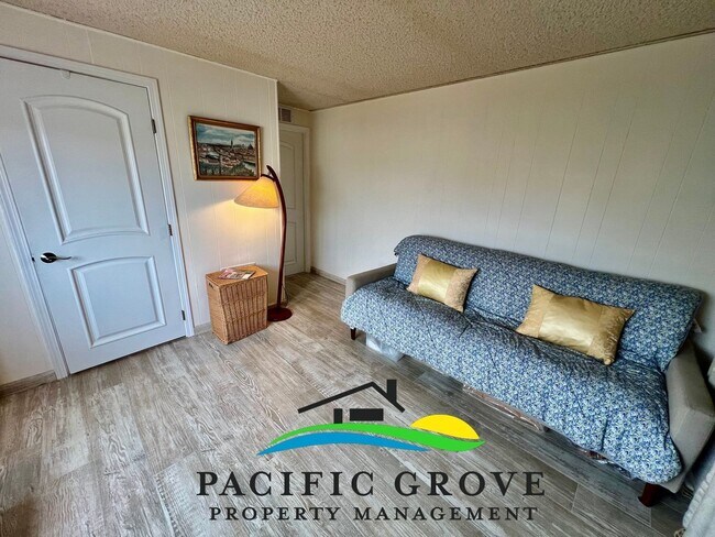 Building Photo - Lovely Monarch Pines age 55 and Older Furnished Home Available January of 2026!