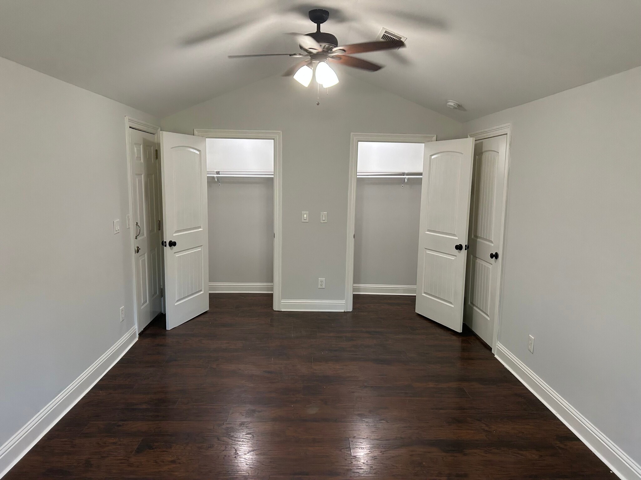 Building Photo - 193 Chevrolet St