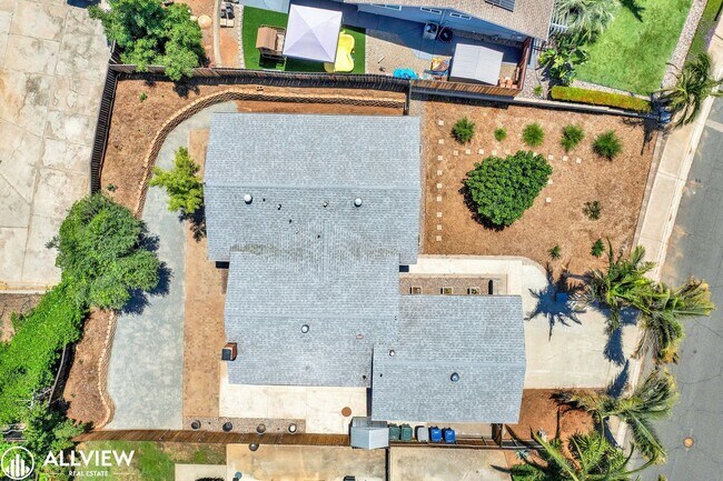 Building Photo - Newly Remodeled 4-Bedroom Gem with Spaciou...