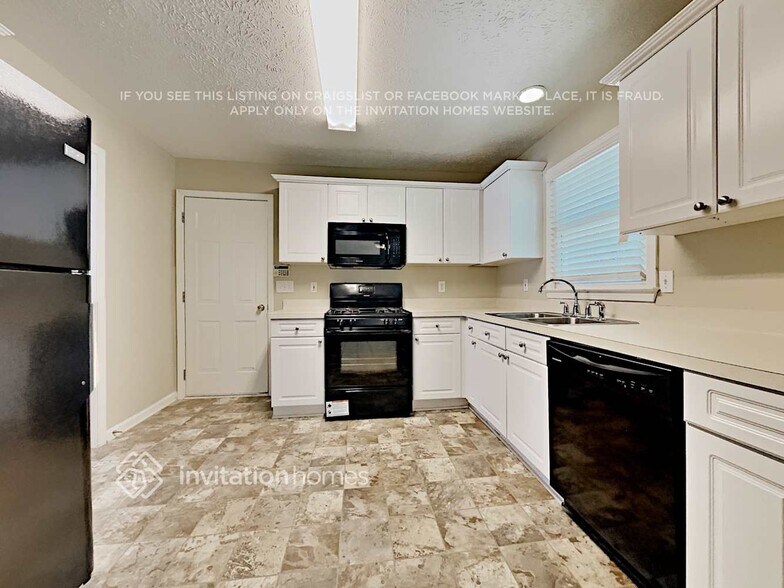 Building Photo - 135 Vantage Point