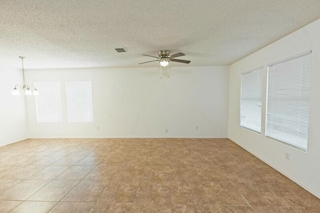 Building Photo - 2508 Clear Brook Dr