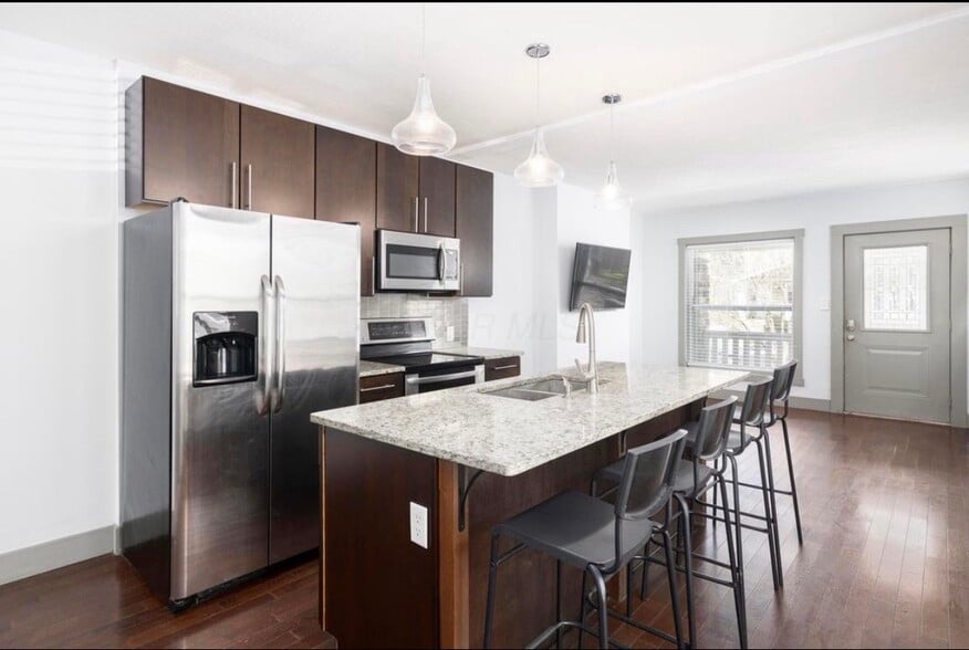 Building Photo - 2411 Indianola Ave