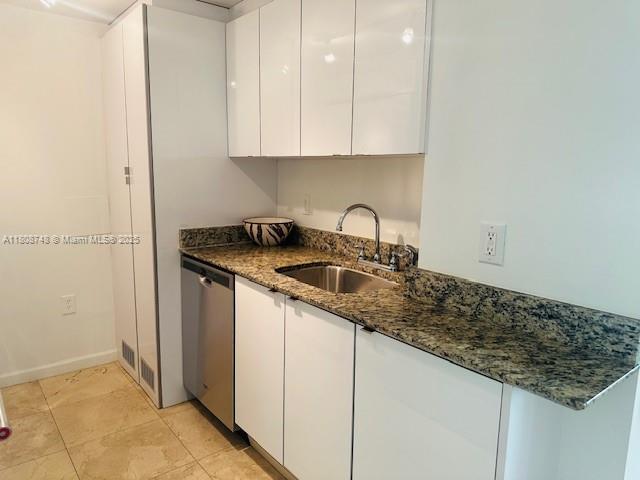 Building Photo - 10275 Collins Ave