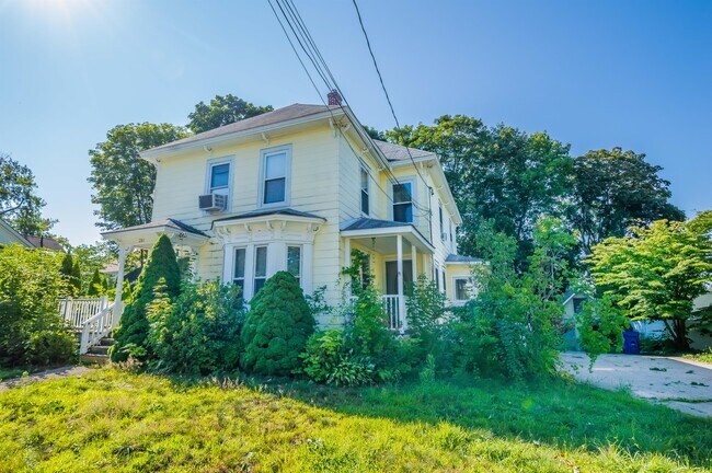 Building Photo - 261 Orange St