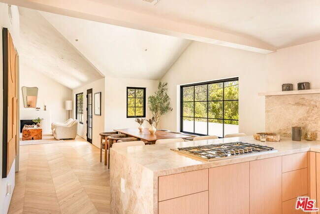 Building Photo - 8353 Sunset View Dr