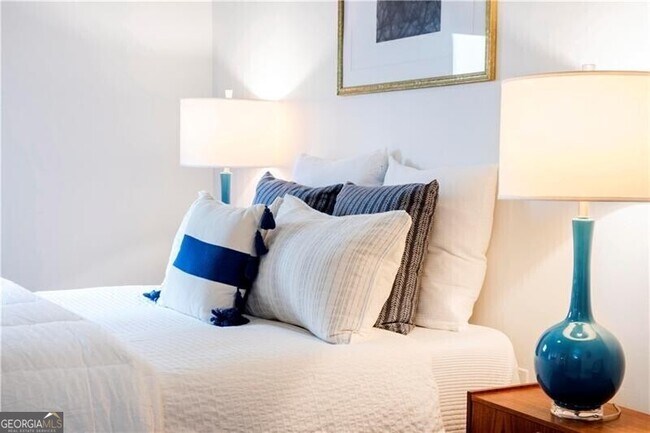 Building Photo - 620 Glen Iris Dr NE