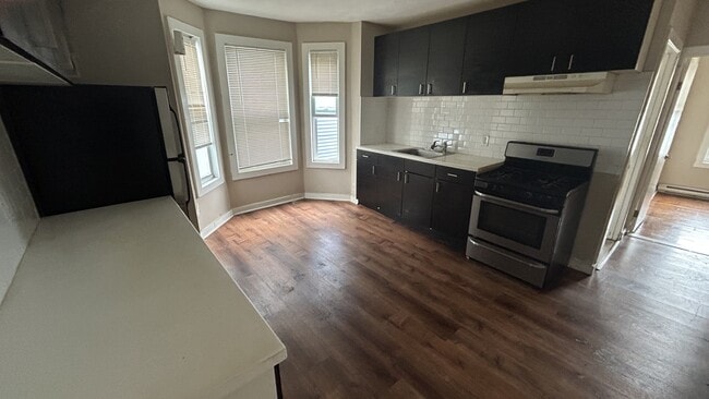 Building Photo - 121 George St