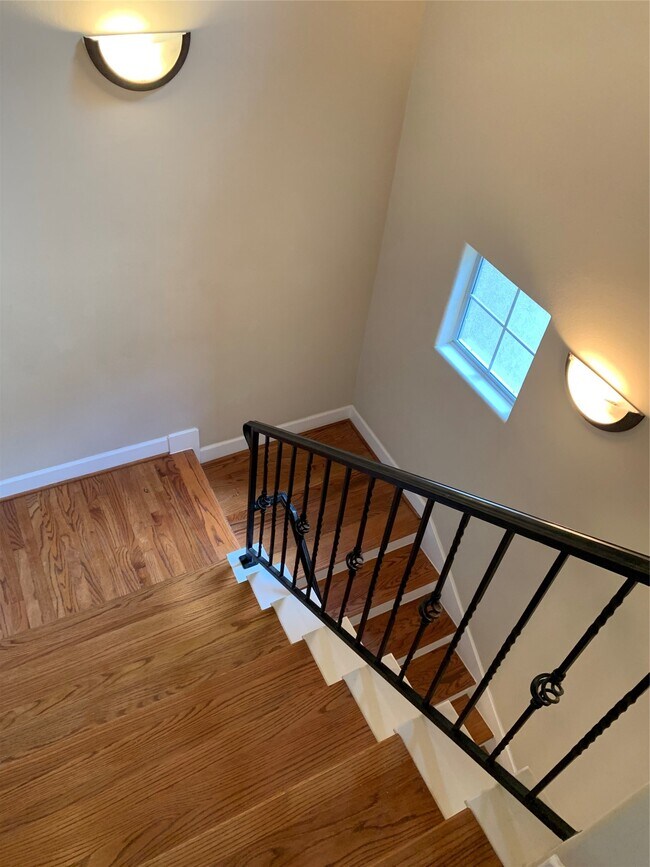 Building Photo - 406 Fowler St