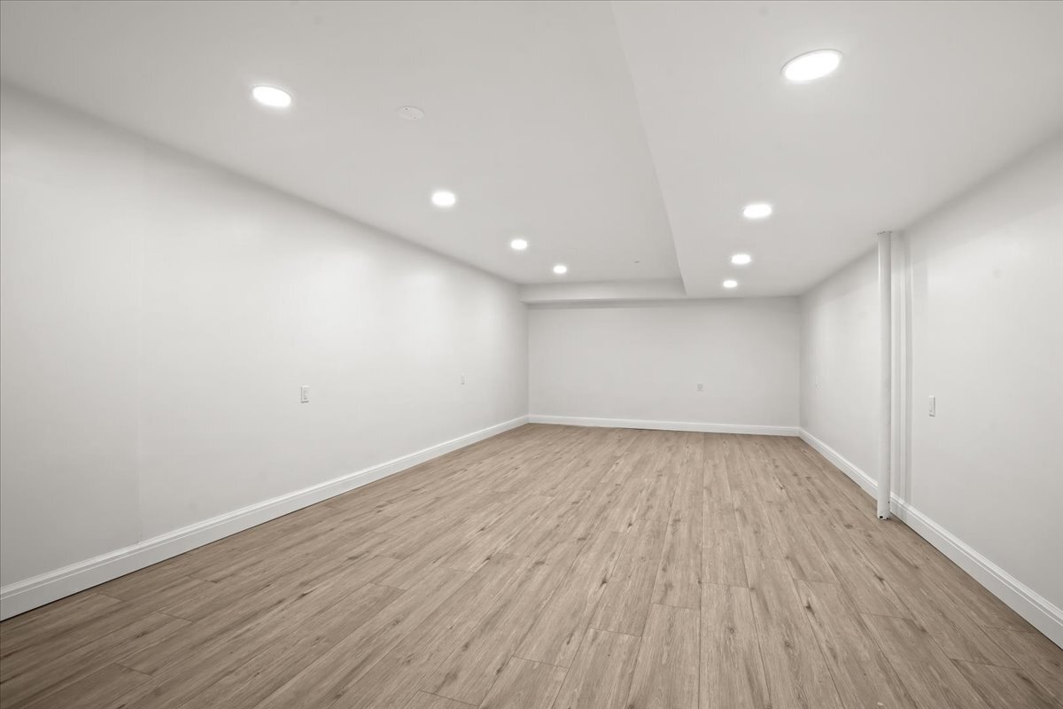 Building Photo - 40526 Woodside Dr